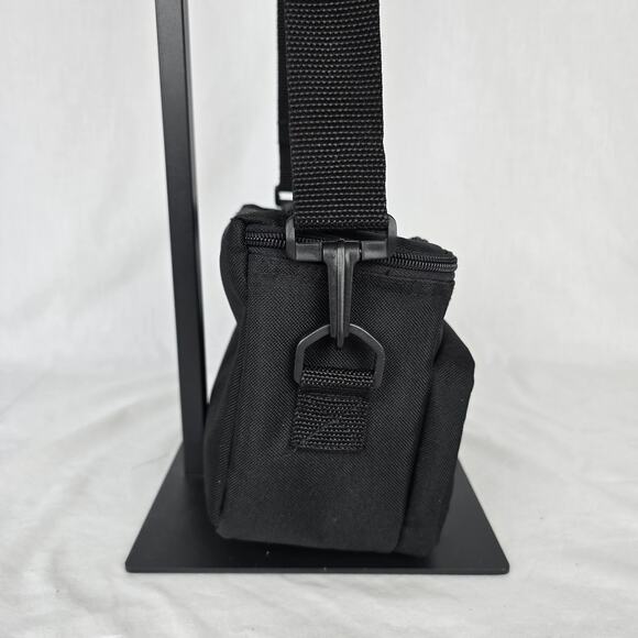 Samsonite Camera Bag Black Zipper Close Adjustable Crossbody Strap 8" x 5" x6.5" - Picture 8 of 12